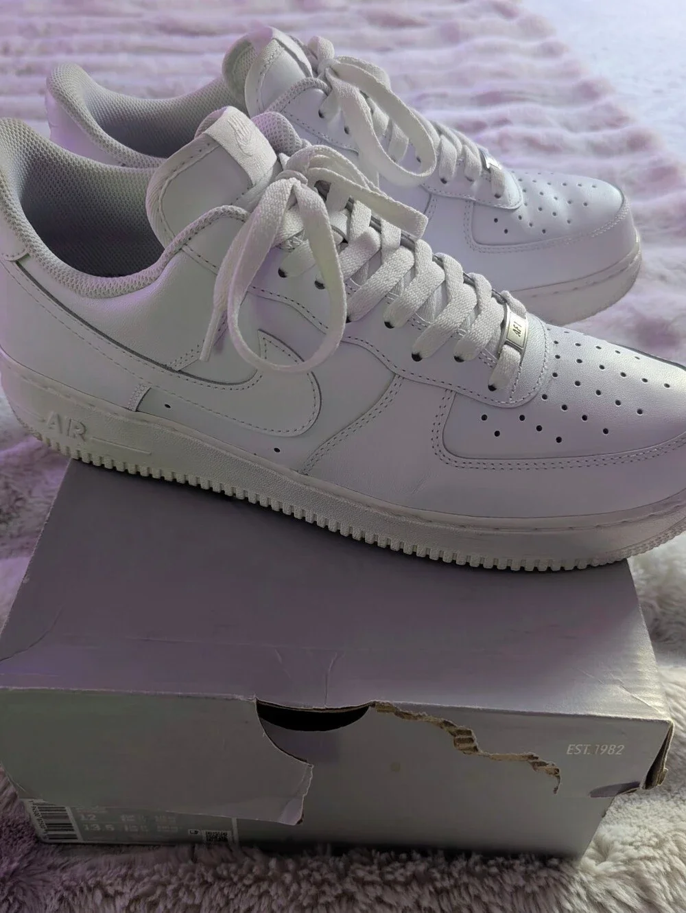 Nike Air Force 1 '07 White Low Men’s Size 12 With OG Damanged Box